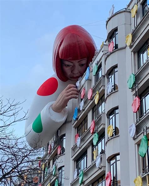 yayoi kusama louis vuitton 2012